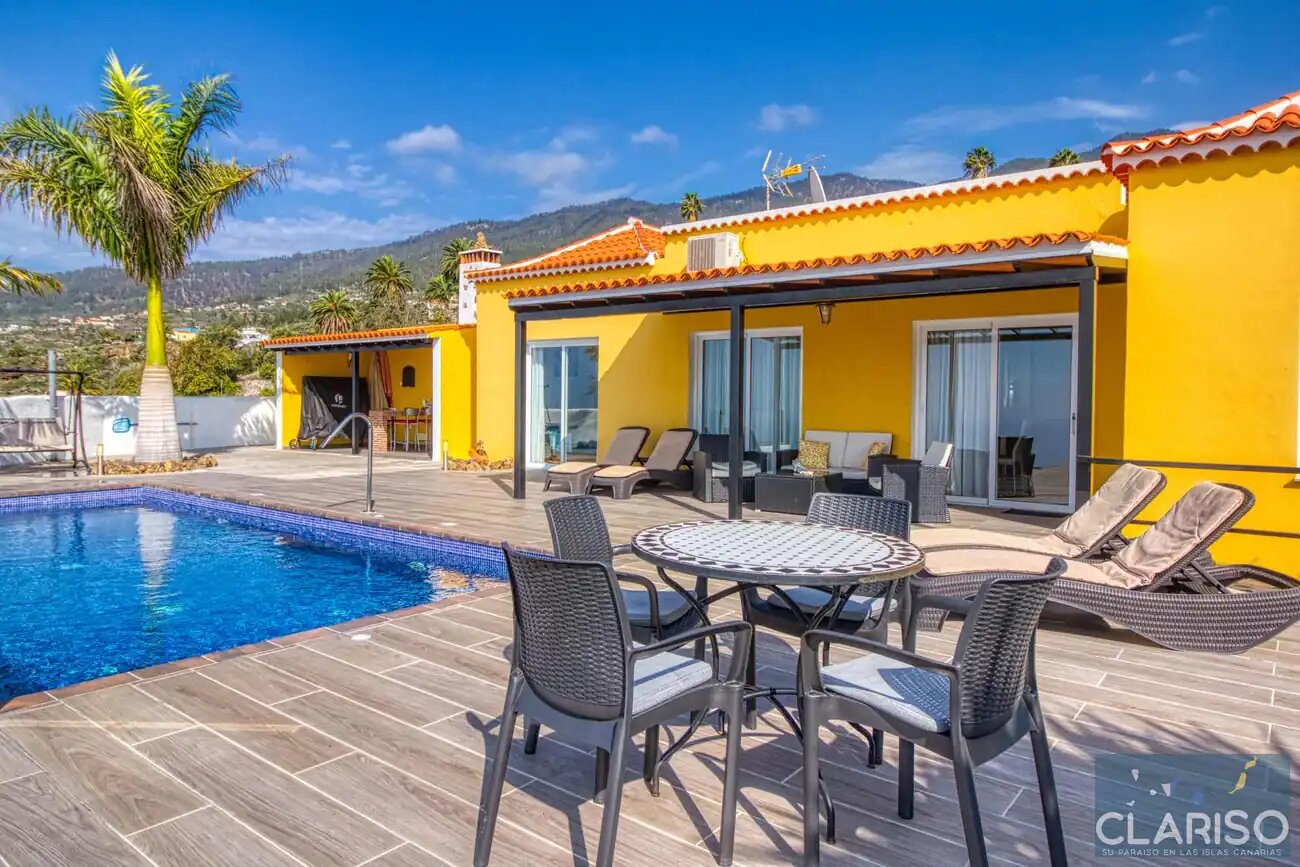 Villa Diamante: Ferienhaus mit Infinity-Pool und Meerblick in Tijarafe auf La Palma