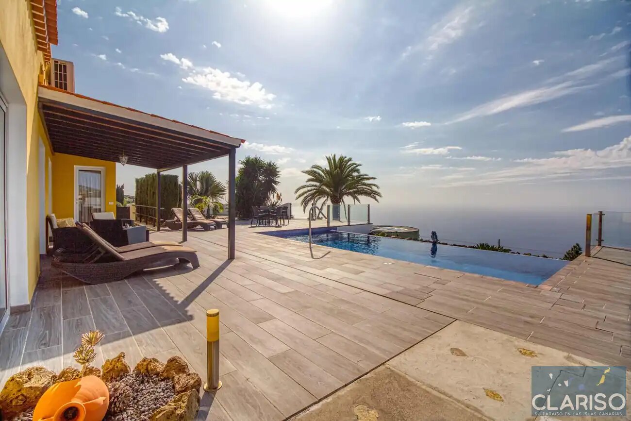 Villa Diamante: Ferienhaus mit Infinity-Pool und Meerblick in Tijarafe auf La Palma