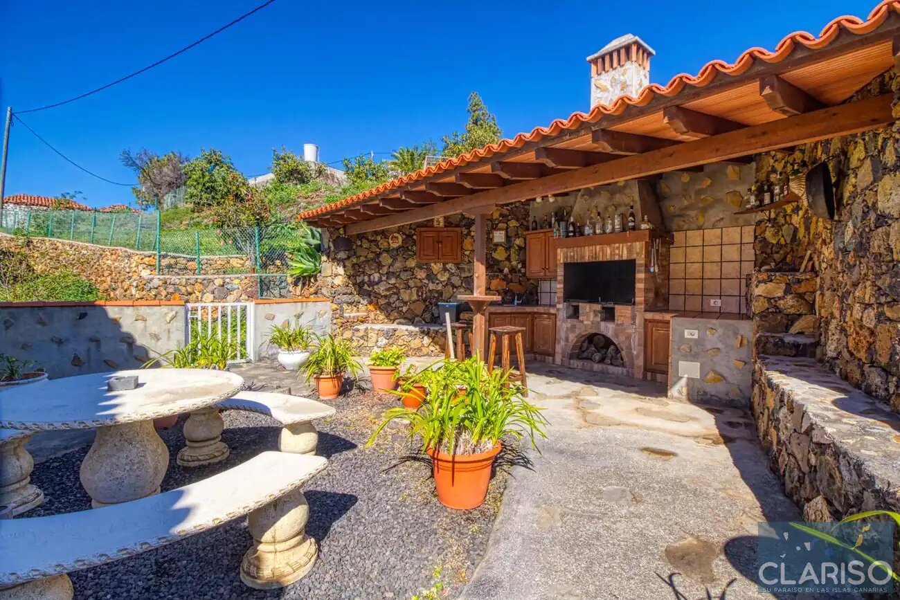 Villa La Hoya: Ferienhaus mit Eckbadewanne und Meerblick am Ende einer Sackgasse in Tijarafe auf La Palma