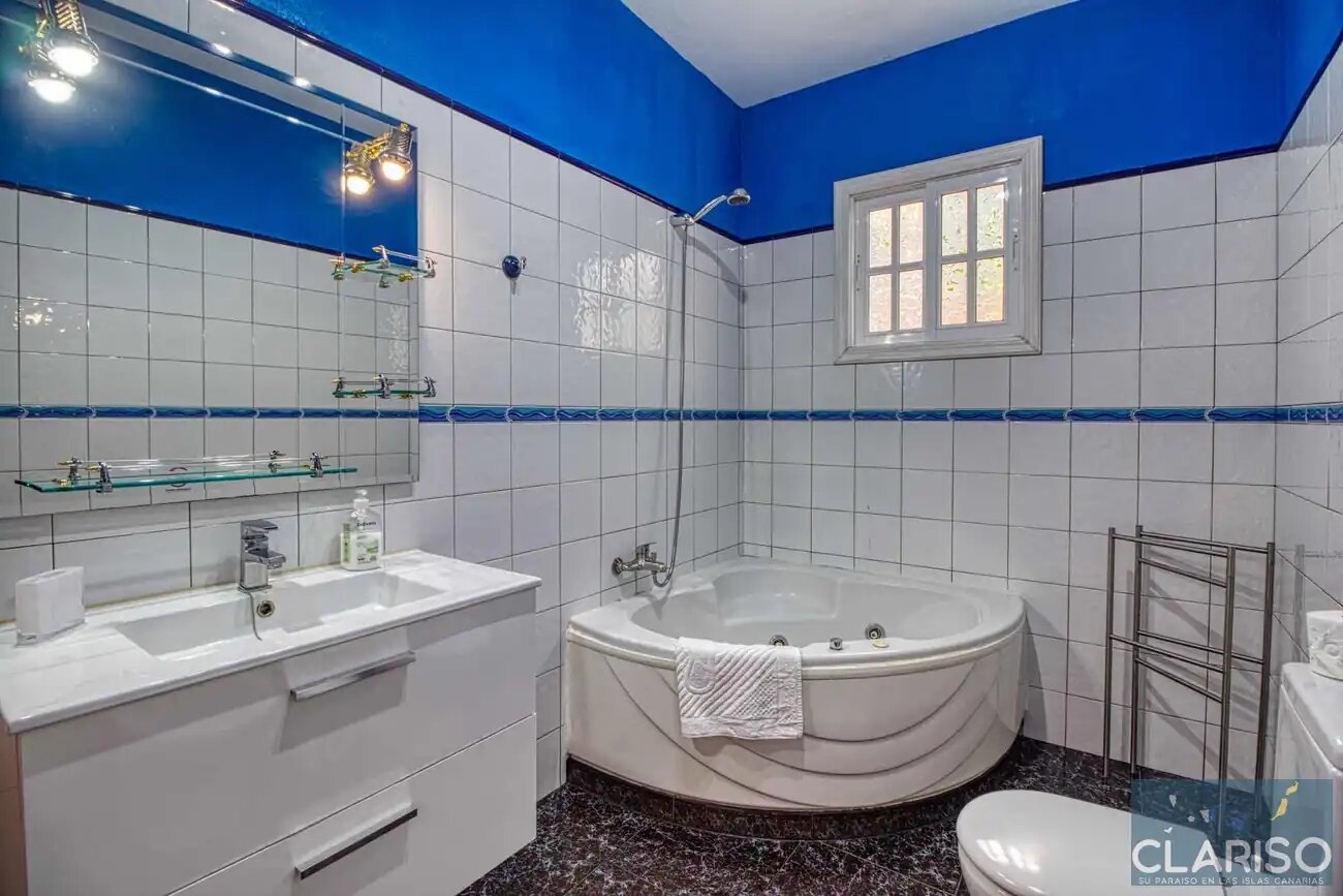 Villa La Hoya: Ferienhaus mit Eckbadewanne und Meerblick am Ende einer Sackgasse in Tijarafe auf La Palma