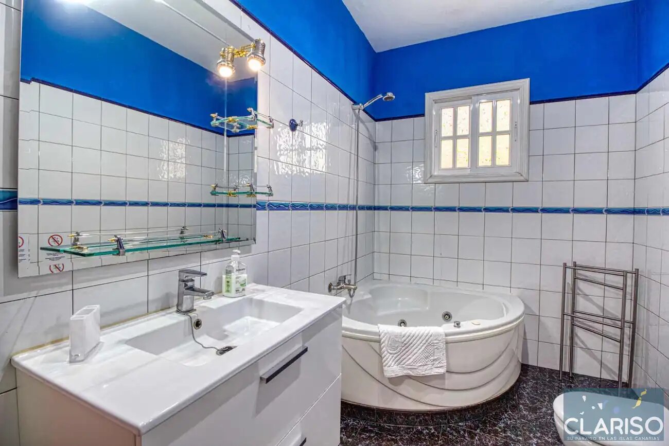 Villa La Hoya: Ferienhaus mit Eckbadewanne und Meerblick am Ende einer Sackgasse in Tijarafe auf La Palma