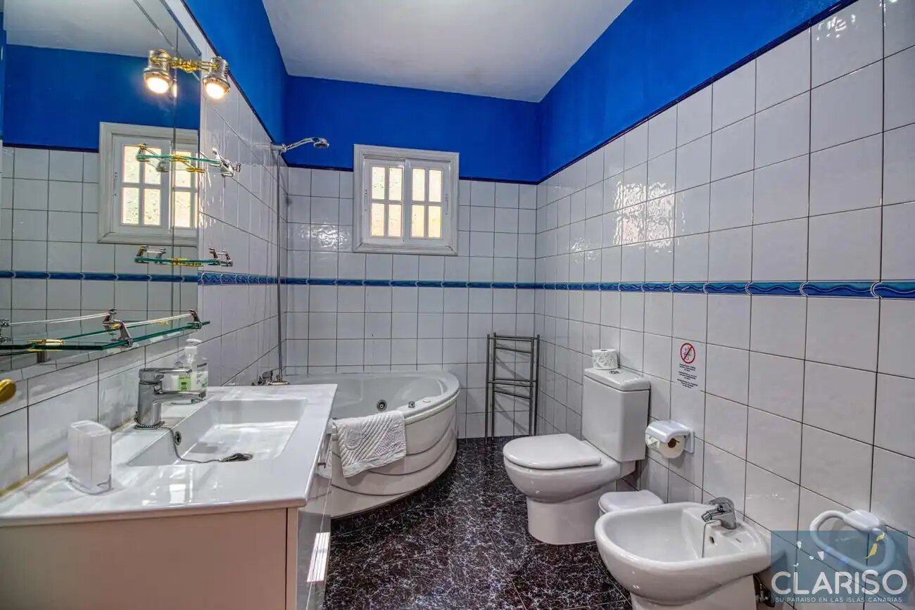 Villa La Hoya: Ferienhaus mit Eckbadewanne und Meerblick am Ende einer Sackgasse in Tijarafe auf La Palma