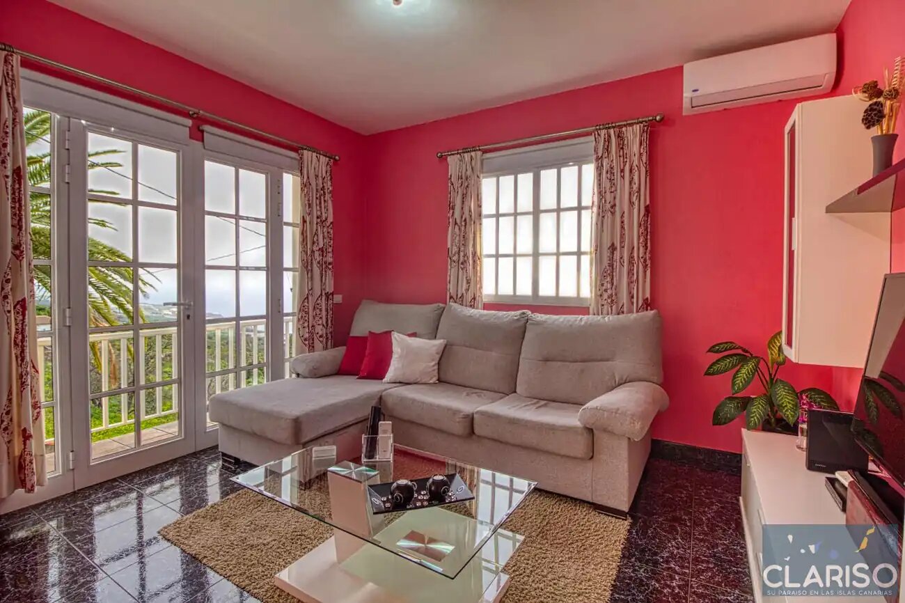 Villa La Hoya: Ferienhaus mit Eckbadewanne und Meerblick am Ende einer Sackgasse in Tijarafe auf La Palma