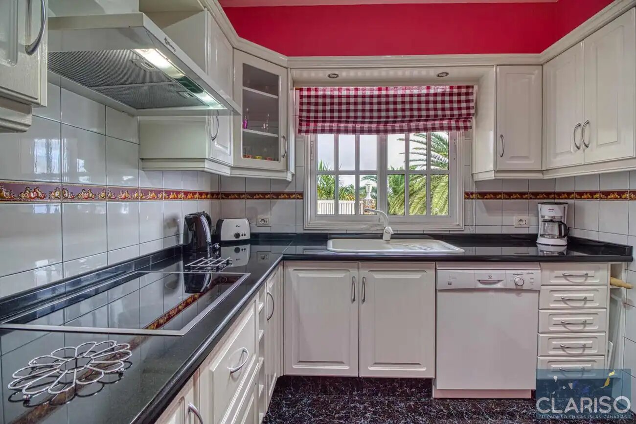 Villa La Hoya: Ferienhaus mit Eckbadewanne und Meerblick am Ende einer Sackgasse in Tijarafe auf La Palma