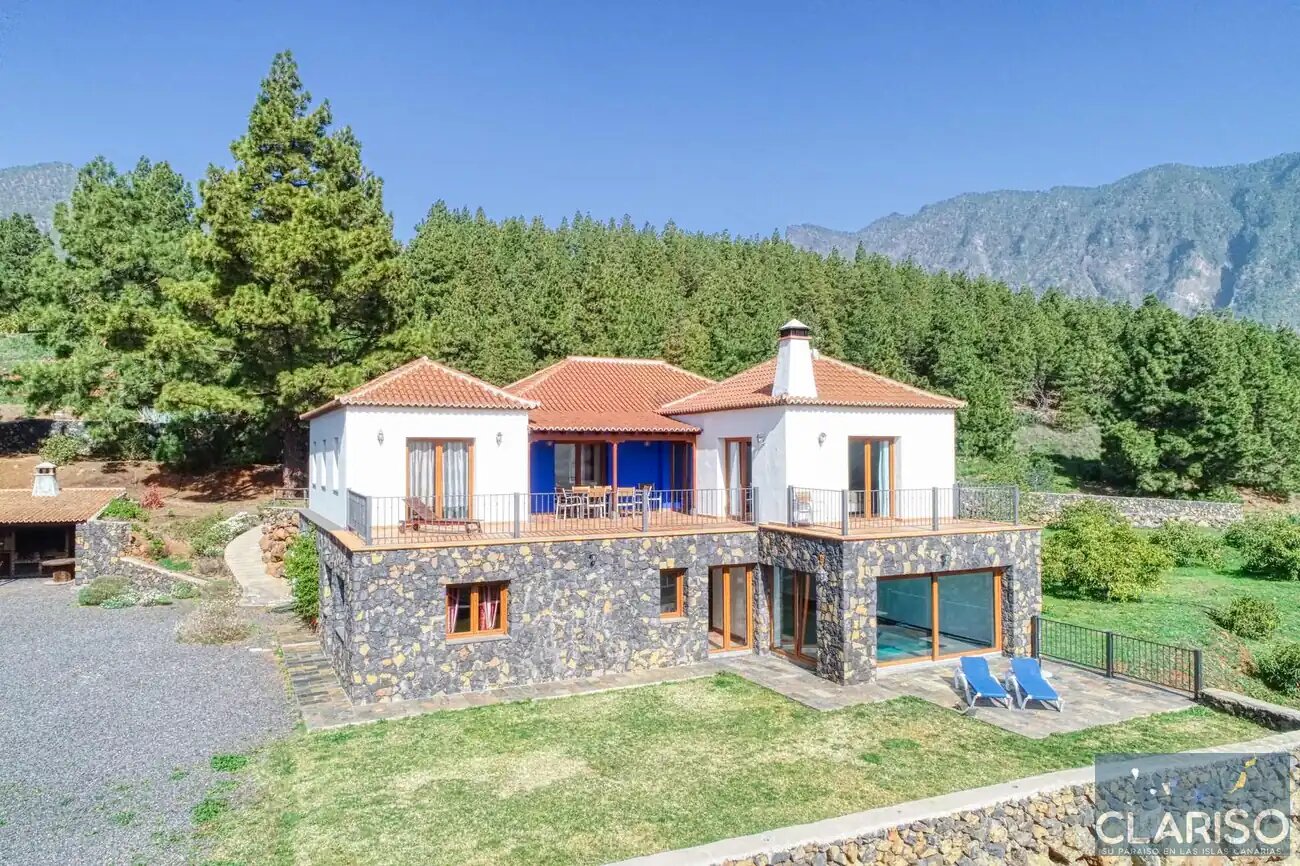 Villa La Hilera: Ferienhaus mit Pool, Sauna und Pinienwald-Lage in El Paso auf La Palma