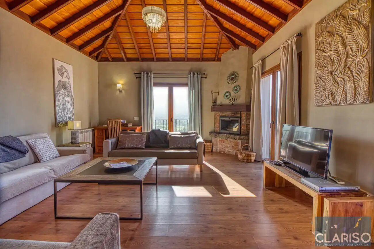 Villa La Hilera: Ferienhaus mit Pool, Sauna und Pinienwald-Lage in El Paso auf La Palma