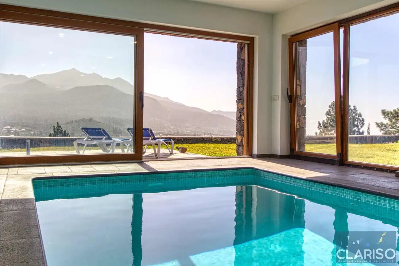 Villa La Hilera: Ferienhaus mit Pool, Sauna und Pinienwald-Lage in El Paso auf La Palma