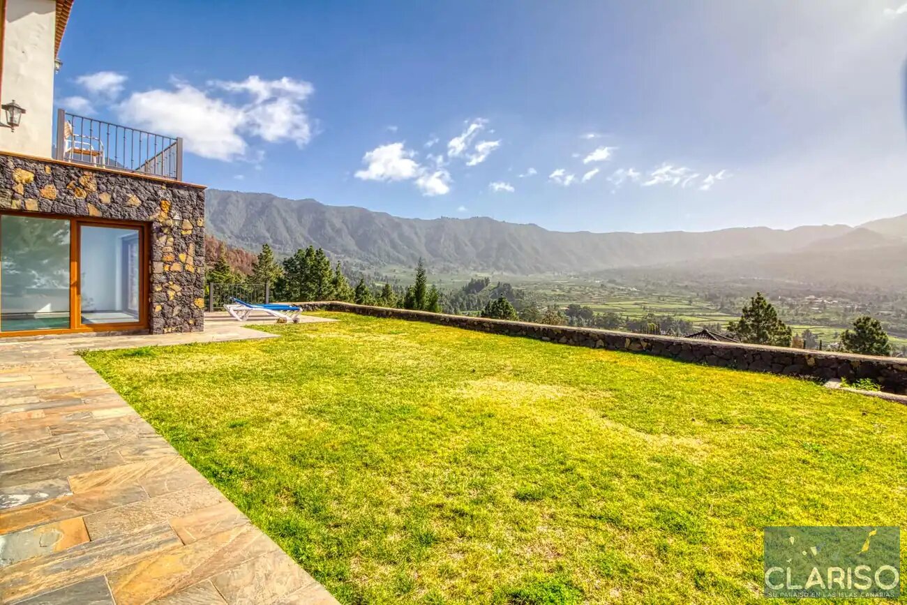 Villa La Hilera: Ferienhaus mit Pool, Sauna und Pinienwald-Lage in El Paso auf La Palma