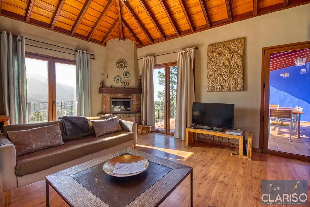 Villa La Hilera: Ferienhaus mit Pool, Sauna und Pinienwald-Lage in El Paso auf La Palma