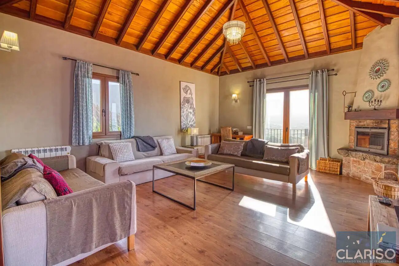 Villa La Hilera: Ferienhaus mit Pool, Sauna und Pinienwald-Lage in El Paso auf La Palma