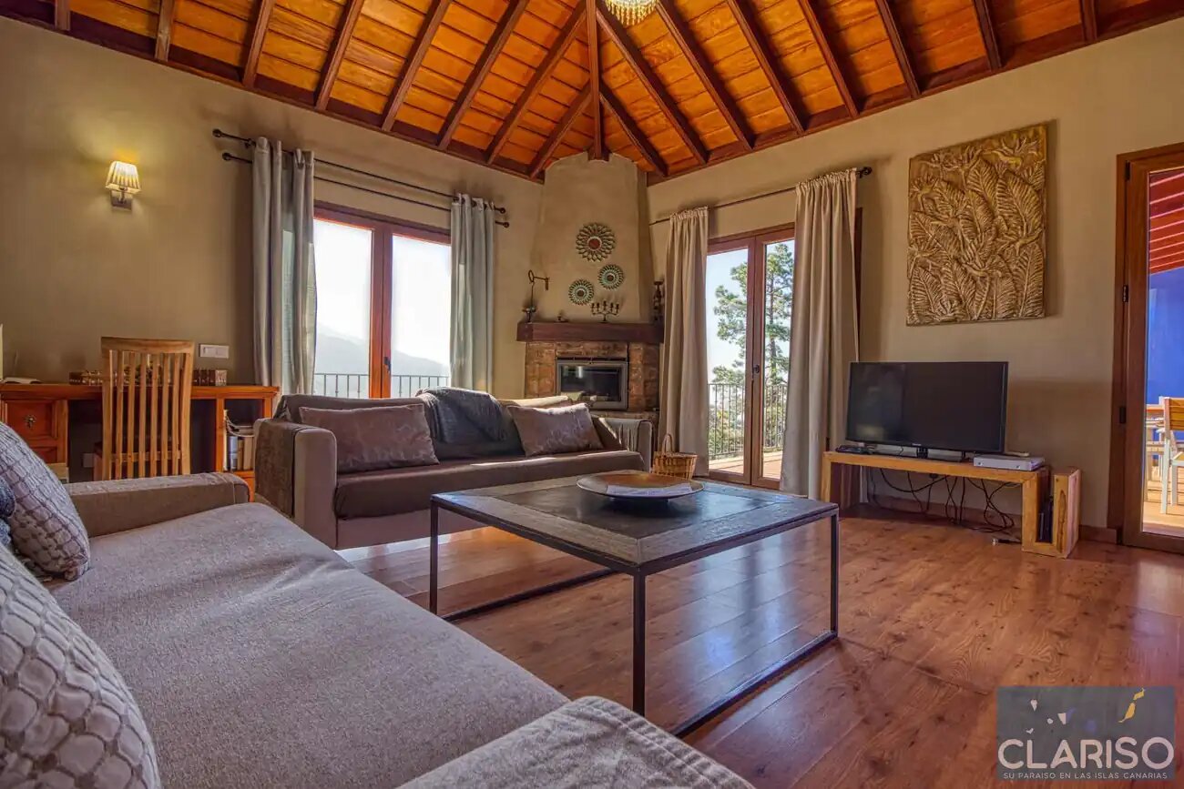 Villa La Hilera: Ferienhaus mit Pool, Sauna und Pinienwald-Lage in El Paso auf La Palma