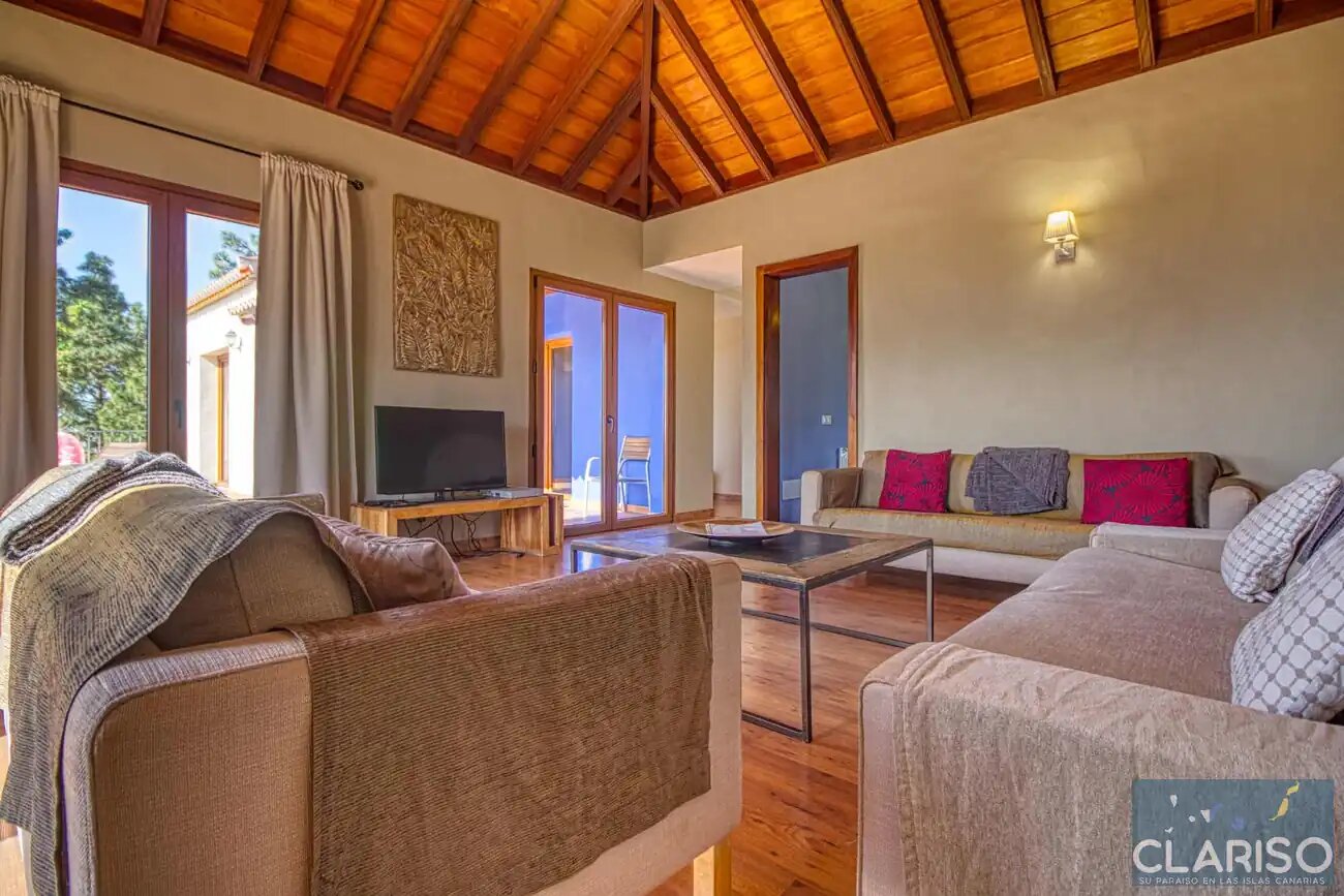 Villa La Hilera: Ferienhaus mit Pool, Sauna und Pinienwald-Lage in El Paso auf La Palma