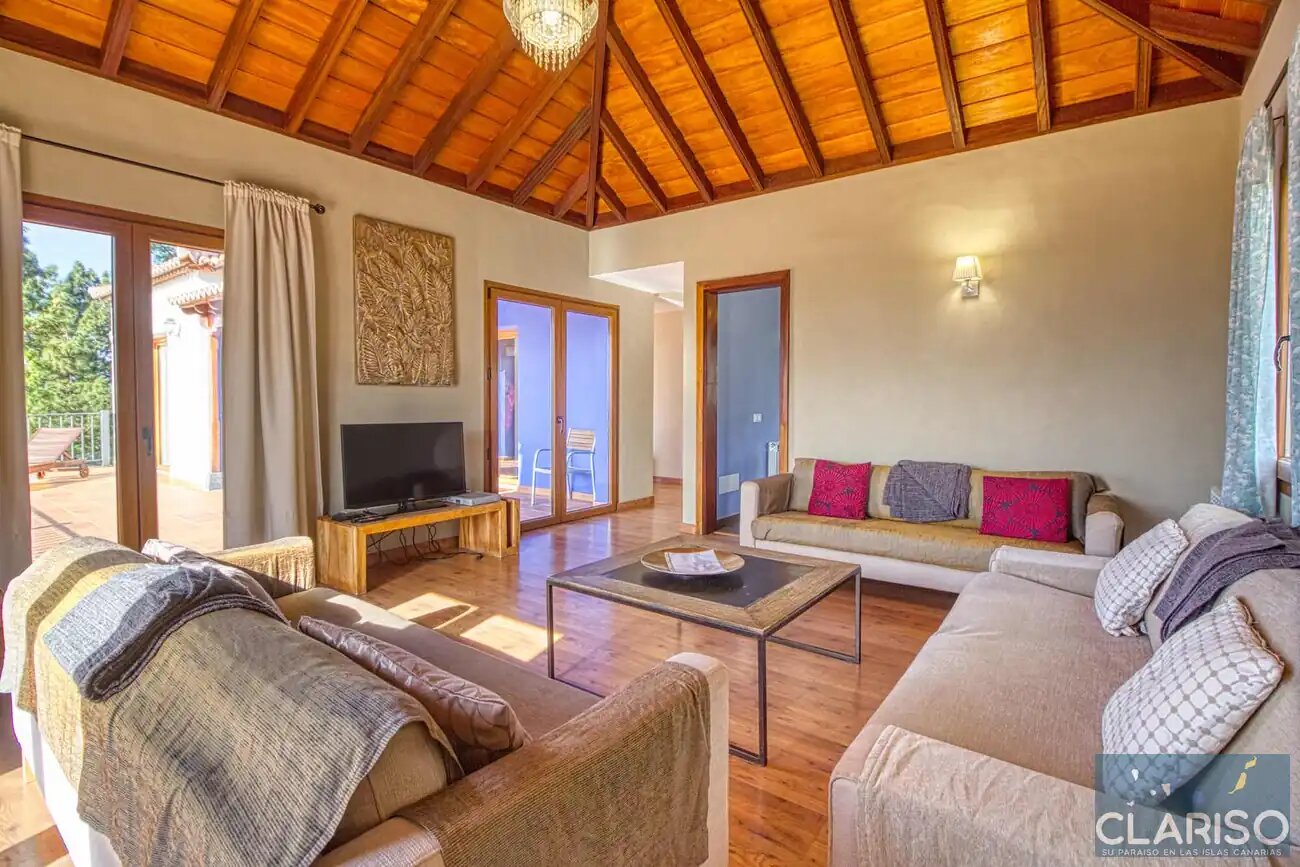 Villa La Hilera: Ferienhaus mit Pool, Sauna und Pinienwald-Lage in El Paso auf La Palma