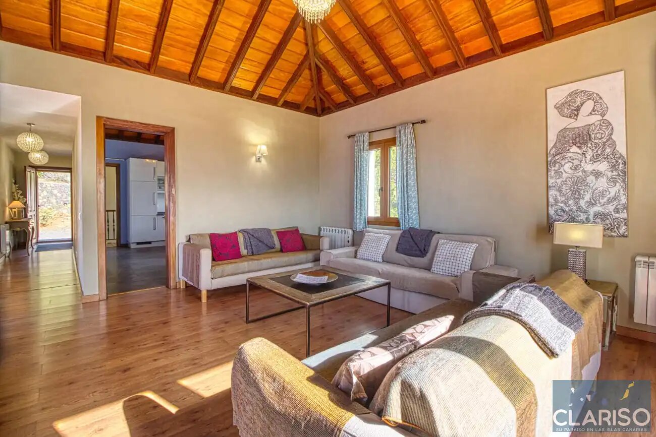 Villa La Hilera: Ferienhaus mit Pool, Sauna und Pinienwald-Lage in El Paso auf La Palma