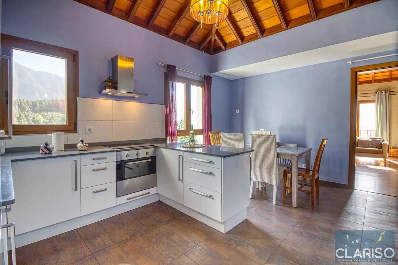 Villa La Hilera: Ferienhaus mit Pool, Sauna und Pinienwald-Lage in El Paso auf La Palma