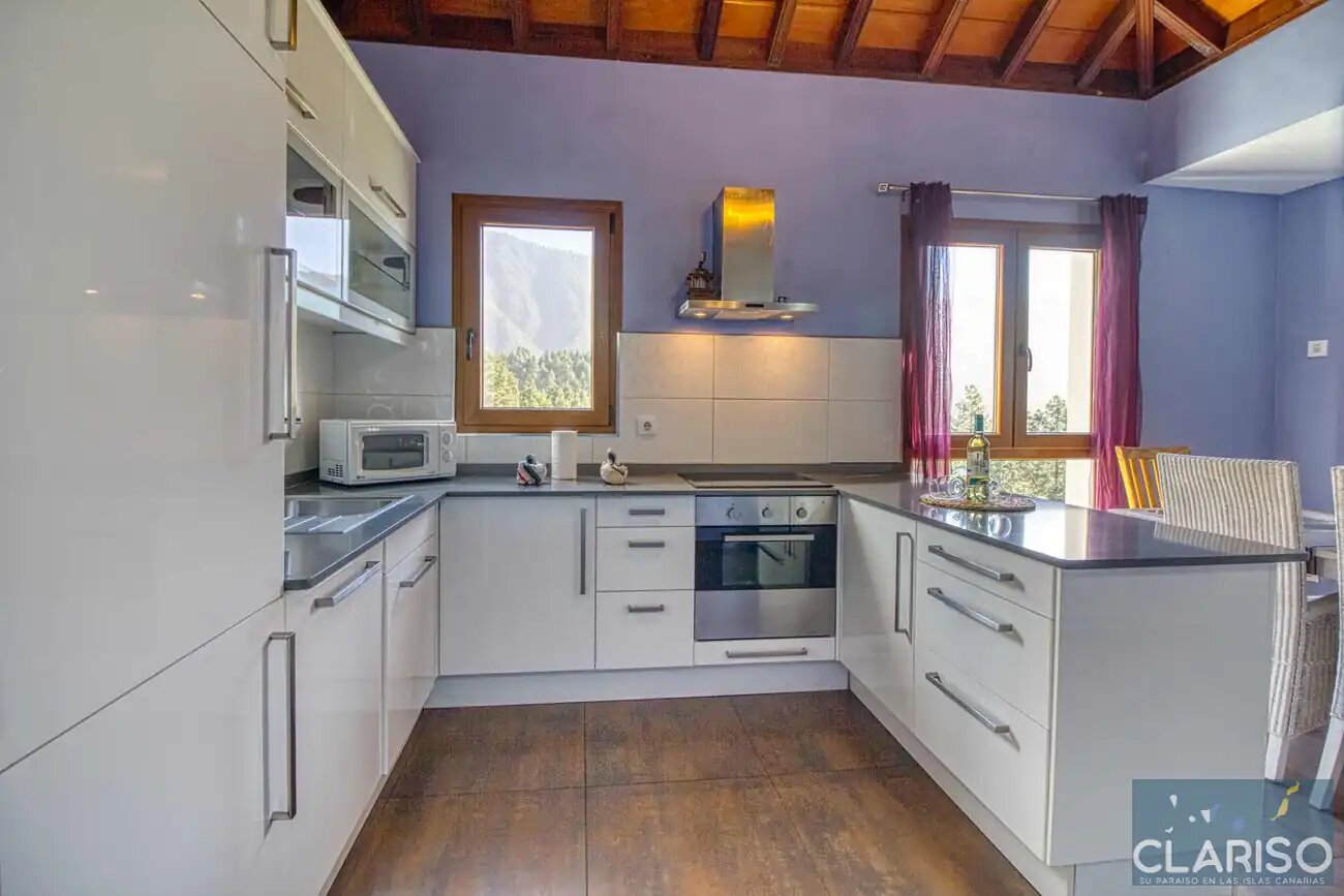 Villa La Hilera: Ferienhaus mit Pool, Sauna und Pinienwald-Lage in El Paso auf La Palma