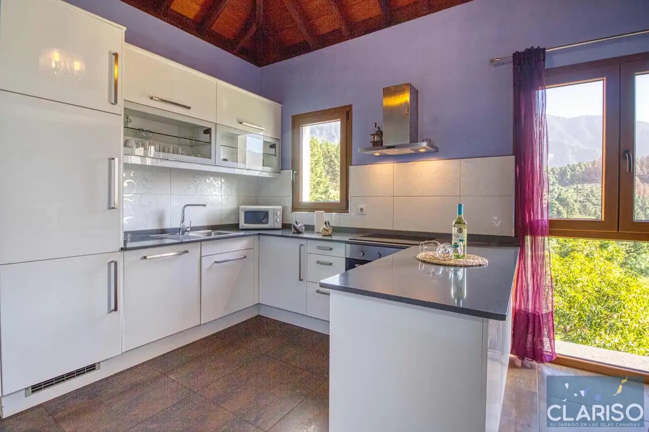 Villa La Hilera: Ferienhaus mit Pool, Sauna und Pinienwald-Lage in El Paso auf La Palma