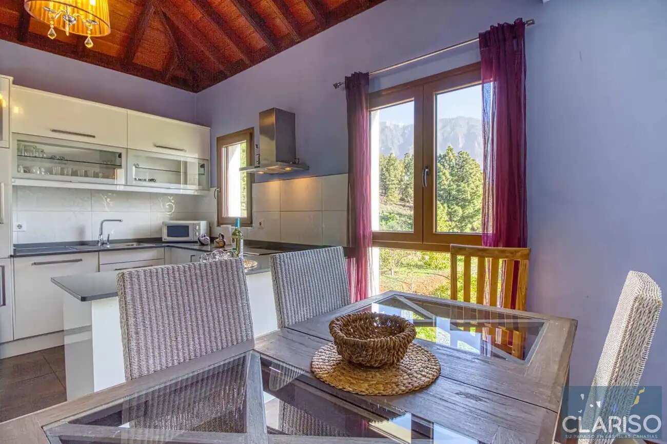 Villa La Hilera: Ferienhaus mit Pool, Sauna und Pinienwald-Lage in El Paso auf La Palma