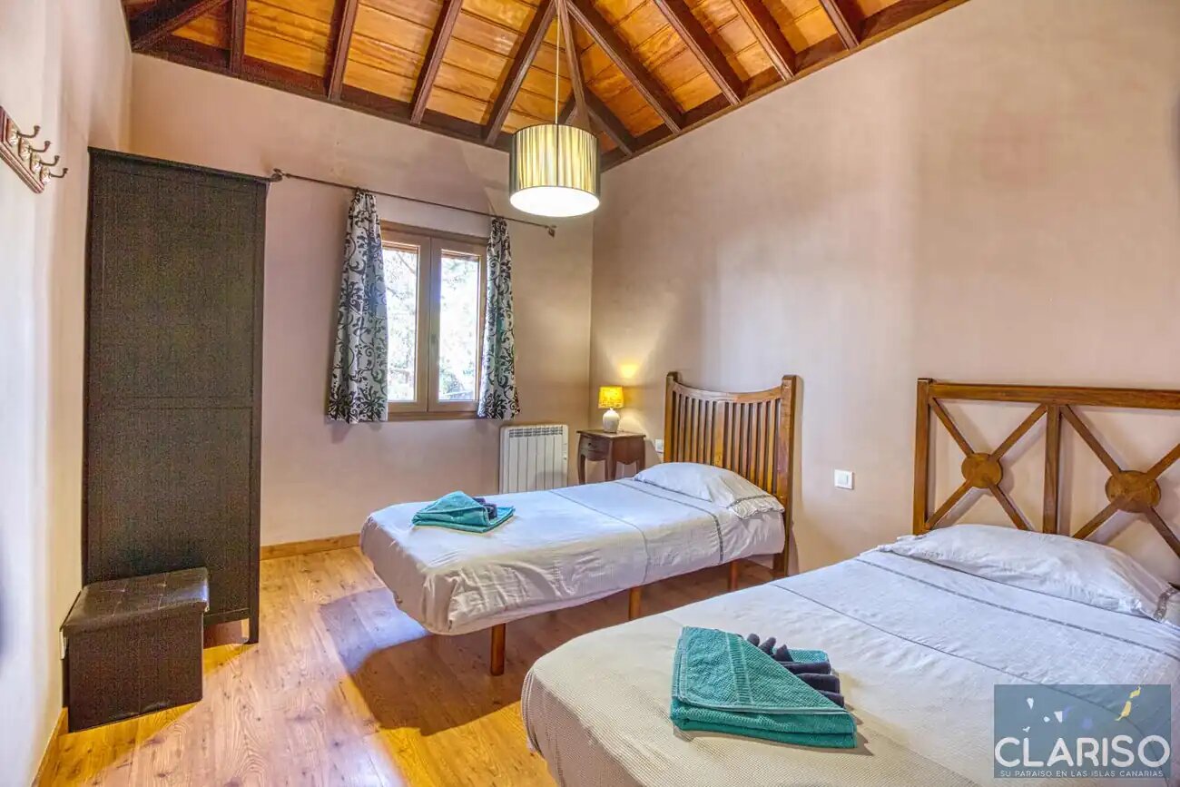 Villa La Hilera: Ferienhaus mit Pool, Sauna und Pinienwald-Lage in El Paso auf La Palma