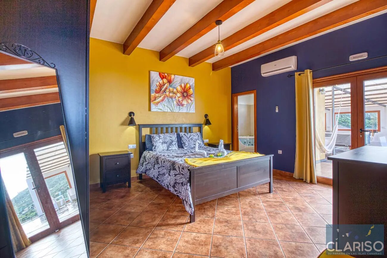 Villa Mica: Ferienhaus mit Pool und Jacuzzi im Hauptschlafzimmer in Tijarafe auf La Palma