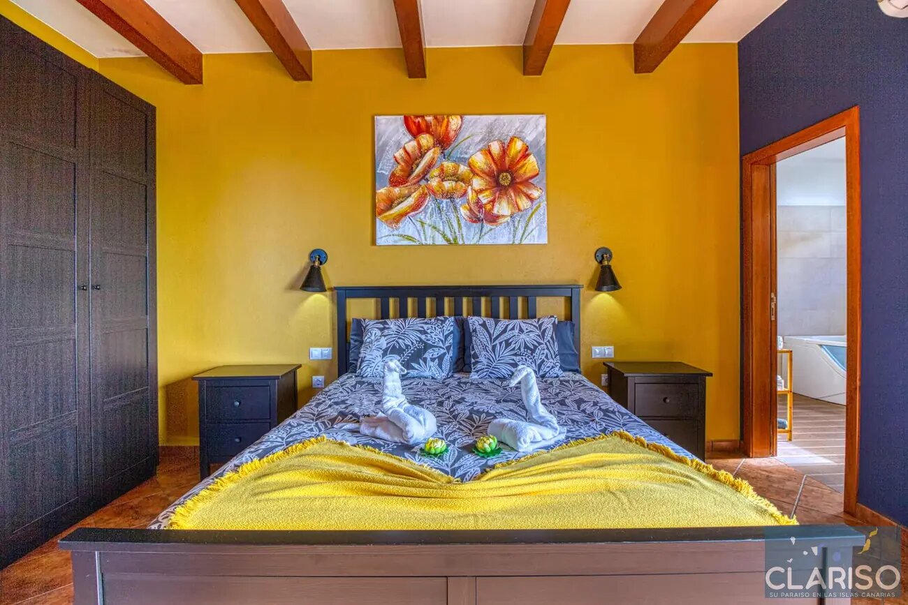 Villa Mica: Ferienhaus mit Pool und Jacuzzi im Hauptschlafzimmer in Tijarafe auf La Palma