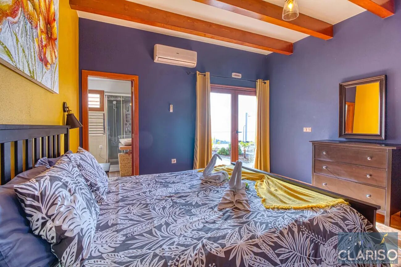 Villa Mica: Ferienhaus mit Pool und Jacuzzi im Hauptschlafzimmer in Tijarafe auf La Palma