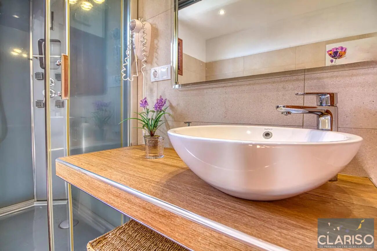 Villa Mica: Ferienhaus mit Pool und Jacuzzi im Hauptschlafzimmer in Tijarafe auf La Palma
