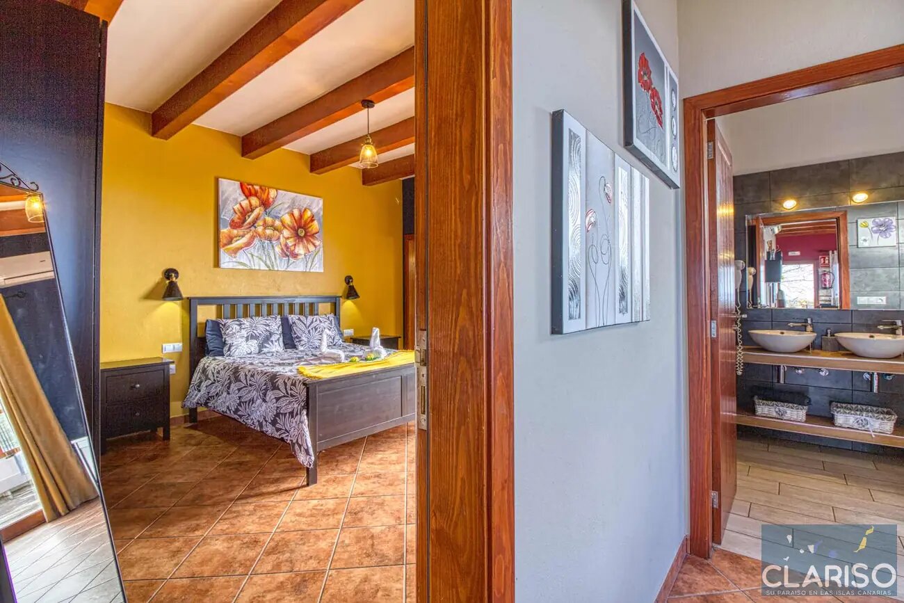 Villa Mica: Ferienhaus mit Pool und Jacuzzi im Hauptschlafzimmer in Tijarafe auf La Palma