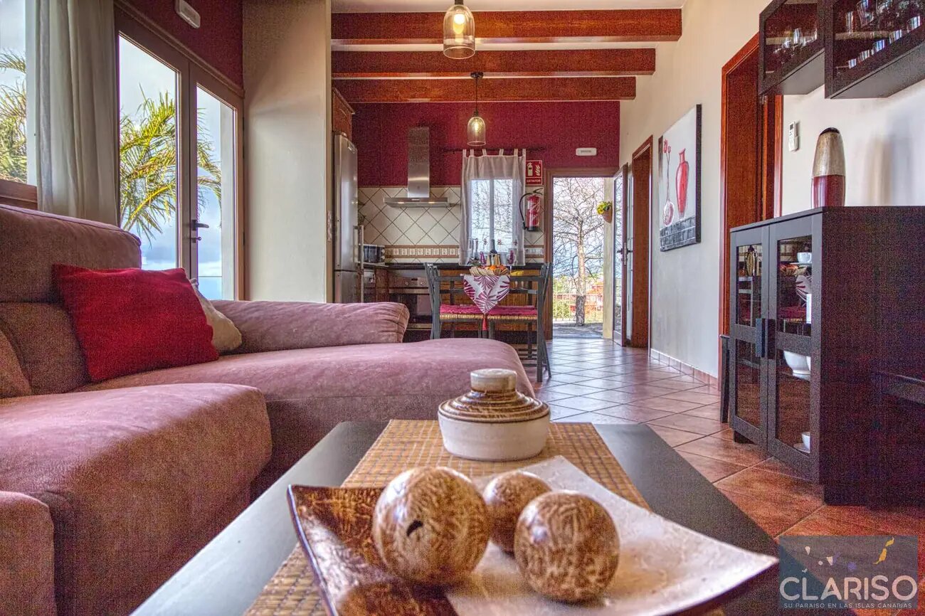Villa Mica: Ferienhaus mit Pool und Jacuzzi im Hauptschlafzimmer in Tijarafe auf La Palma