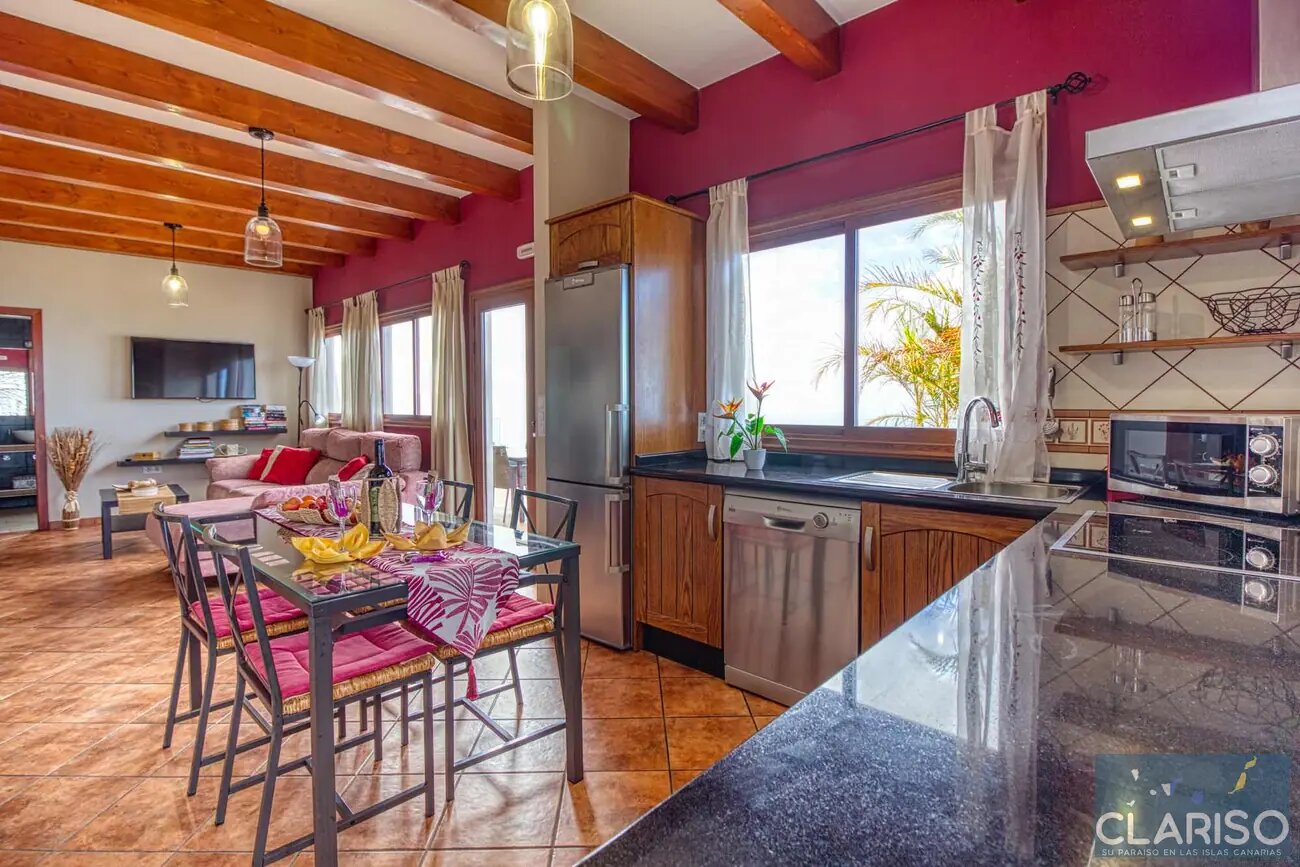 Villa Mica: Ferienhaus mit Pool und Jacuzzi im Hauptschlafzimmer in Tijarafe auf La Palma