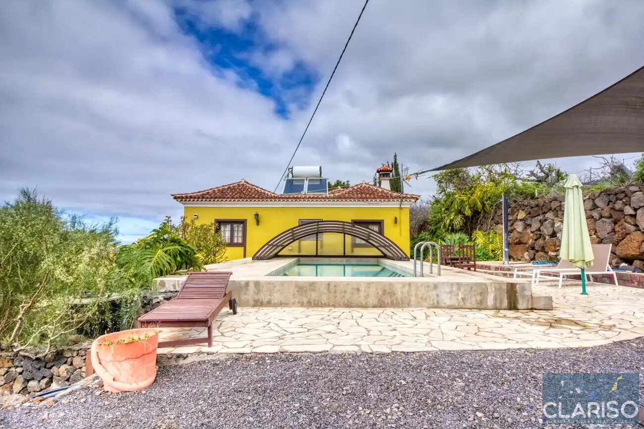 Casa Van de Walle: Kanarisches Ferienhaus mit hohen Decken und Kamin in Tijarafe auf La Palma