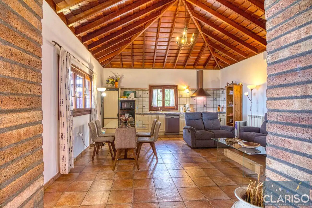 Casa Van de Walle: Kanarisches Ferienhaus mit hohen Decken und Kamin in Tijarafe auf La Palma