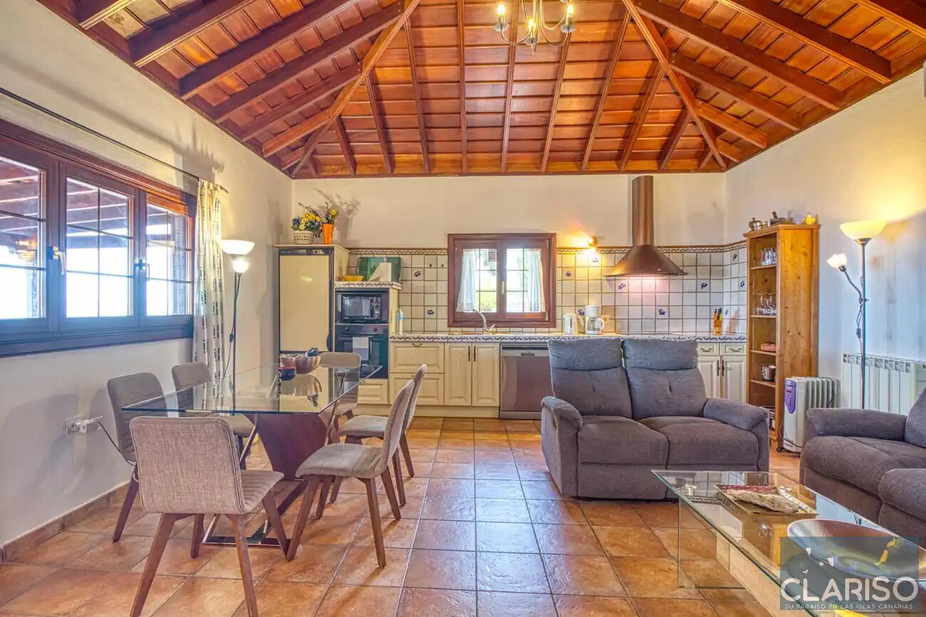 Casa Van de Walle: Kanarisches Ferienhaus mit hohen Decken und Kamin in Tijarafe auf La Palma
