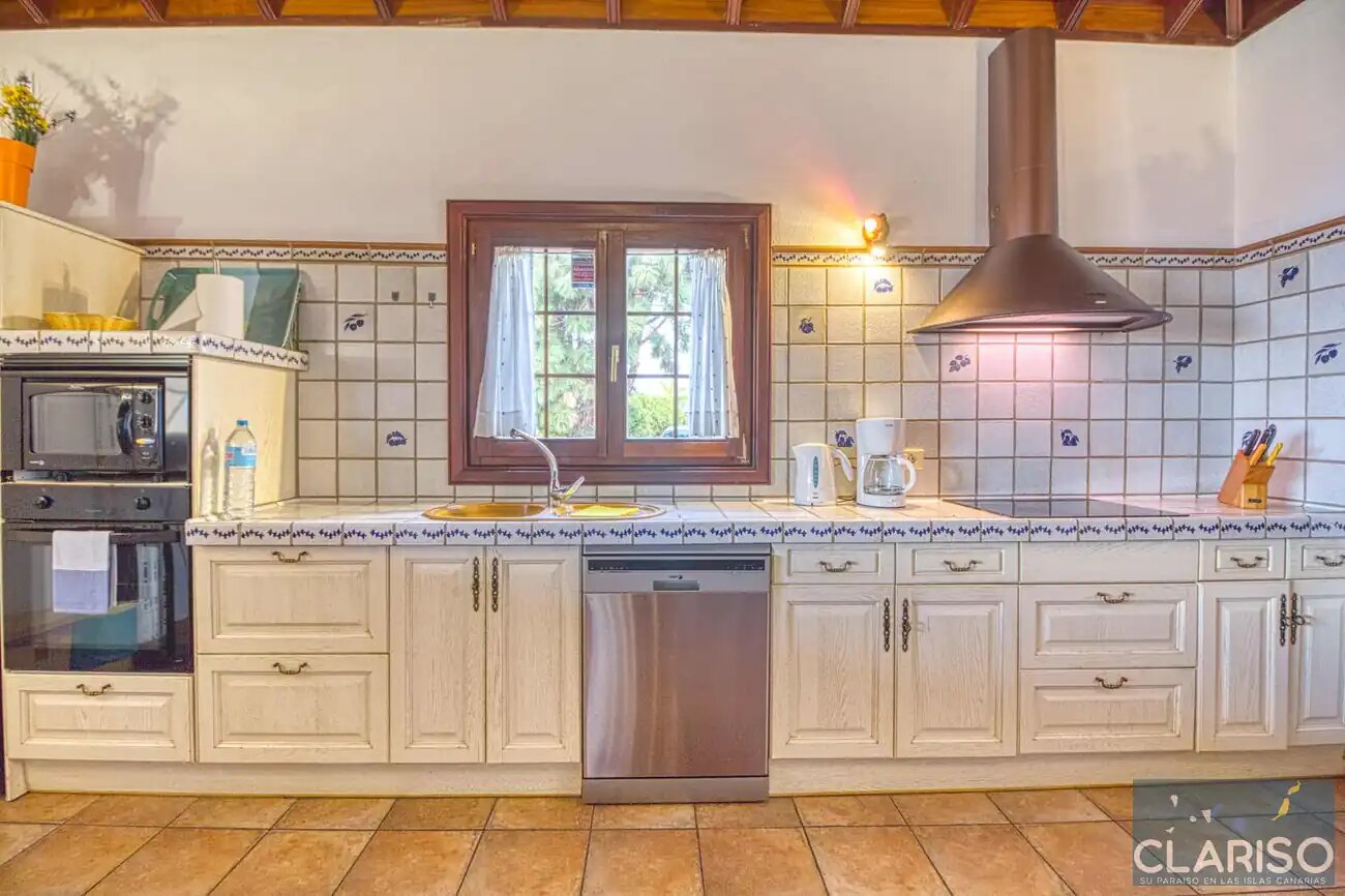 Casa Van de Walle: Kanarisches Ferienhaus mit hohen Decken und Kamin in Tijarafe auf La Palma