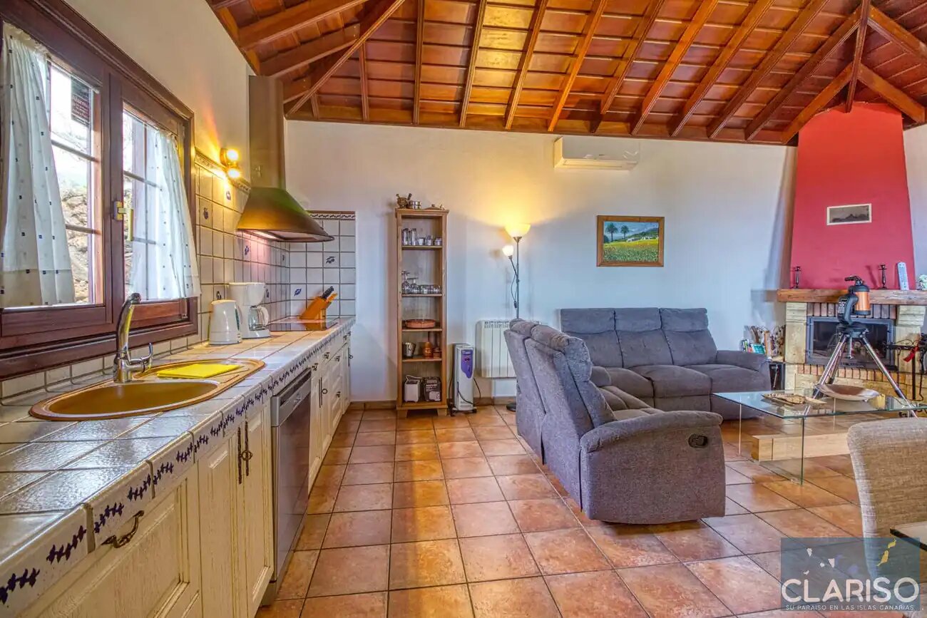 Casa Van de Walle: Kanarisches Ferienhaus mit hohen Decken und Kamin in Tijarafe auf La Palma