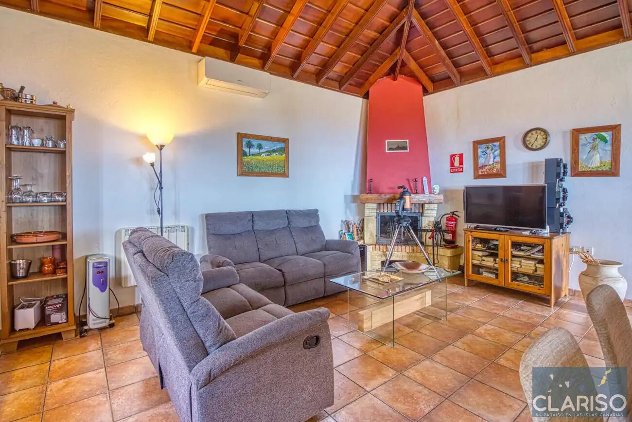 Casa Van de Walle: Kanarisches Ferienhaus mit hohen Decken und Kamin in Tijarafe auf La Palma