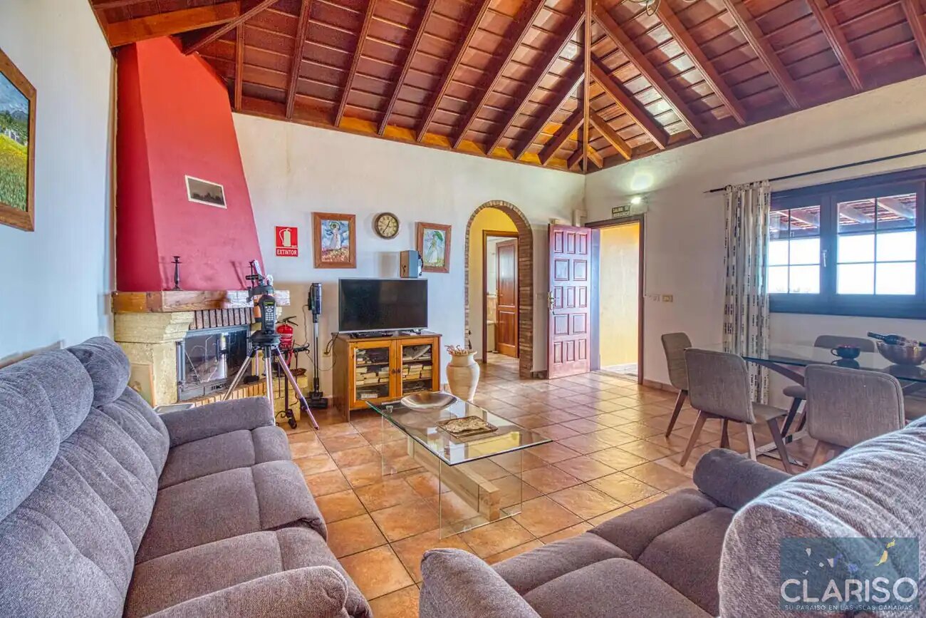 Casa Van de Walle: Kanarisches Ferienhaus mit hohen Decken und Kamin in Tijarafe auf La Palma
