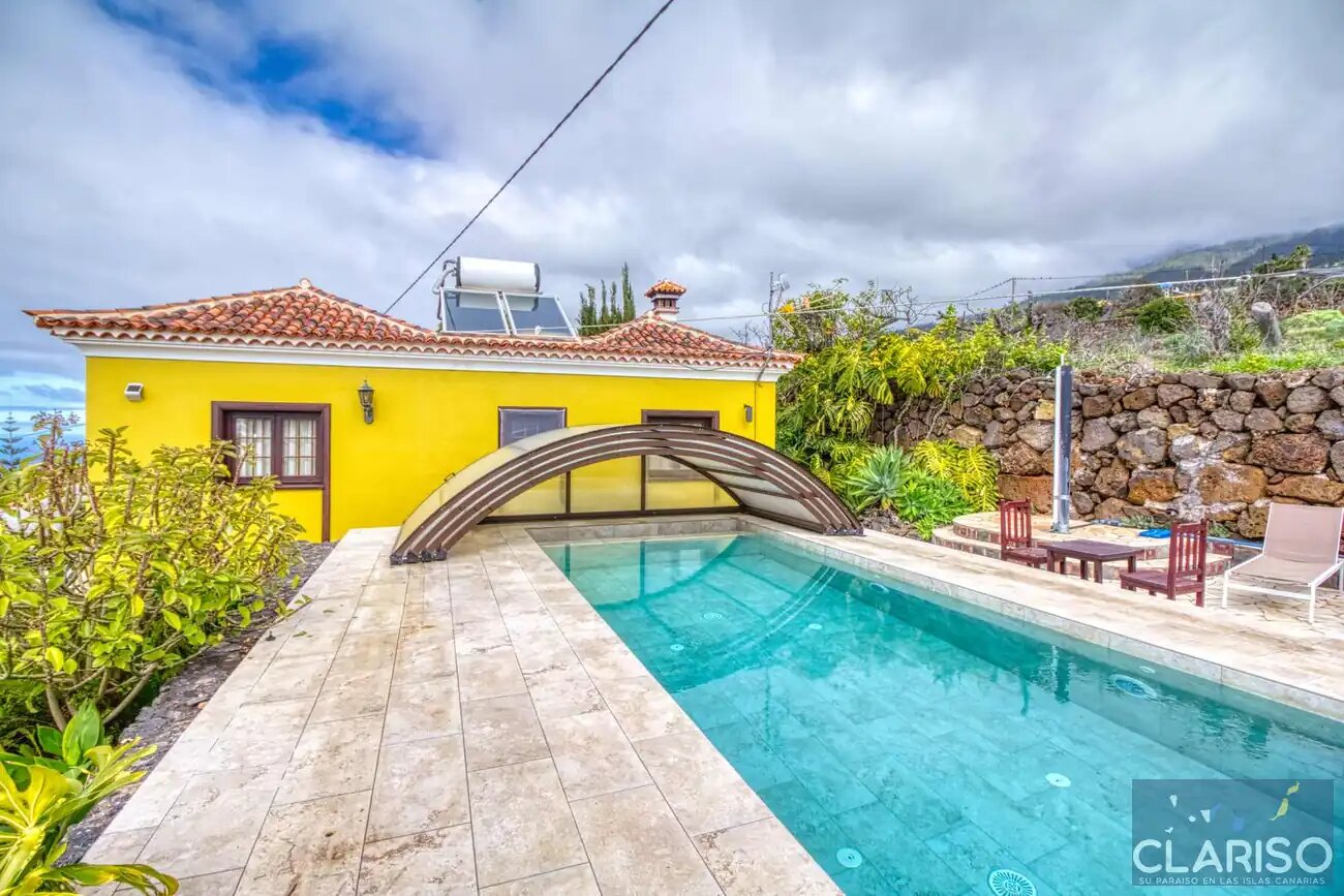 Casa Van de Walle: Kanarisches Ferienhaus mit hohen Decken und Kamin in Tijarafe auf La Palma