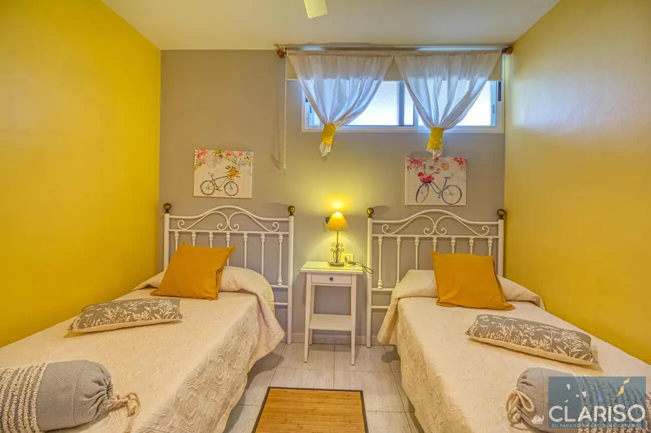 Apartment Paraíso Playa: Ferienwohnung mit privater Garage in Strandnähe in Puerto Naos auf La Palma