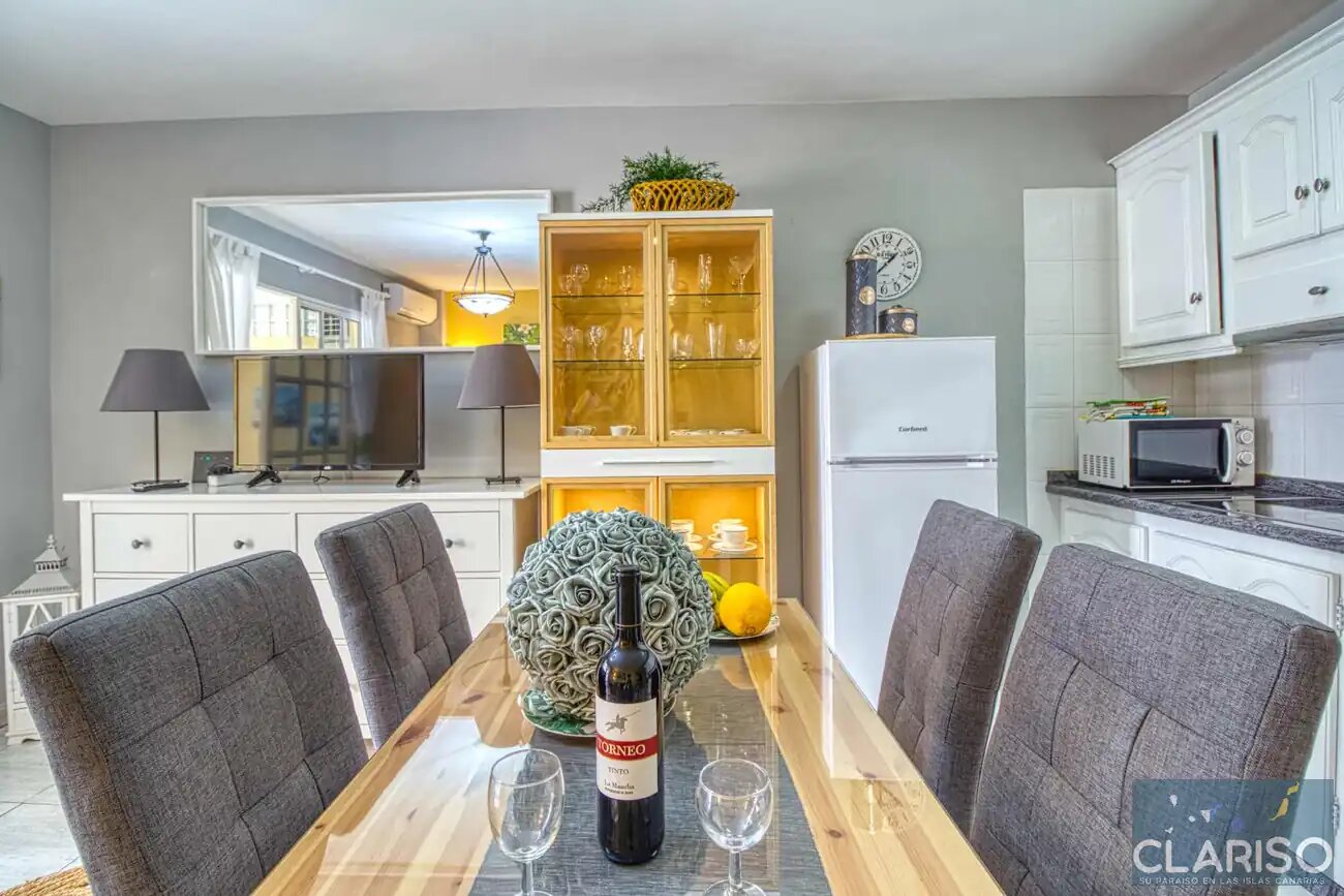 Apartment Paraíso Playa: Ferienwohnung mit privater Garage in Strandnähe in Puerto Naos auf La Palma