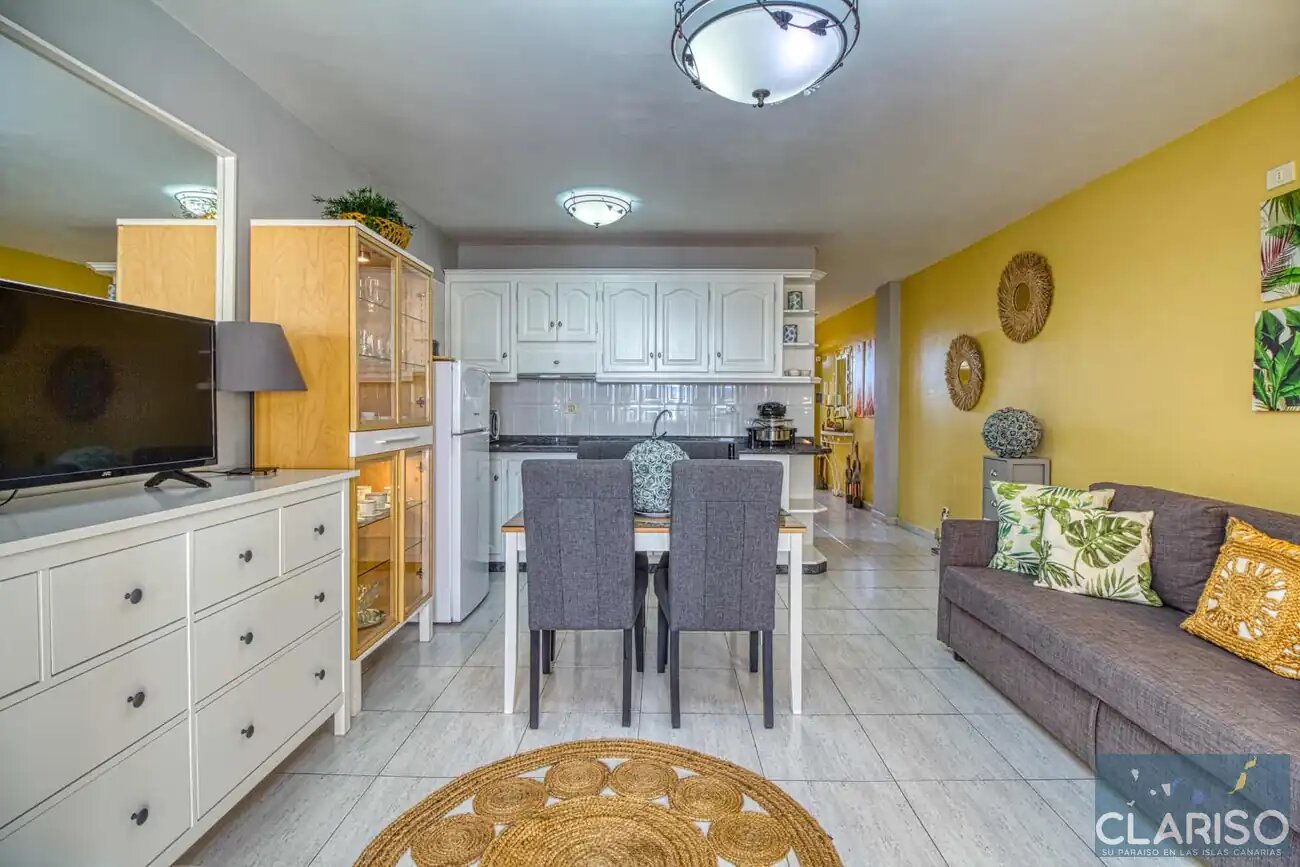 Apartment Paraíso Playa: Ferienwohnung mit privater Garage in Strandnähe in Puerto Naos auf La Palma