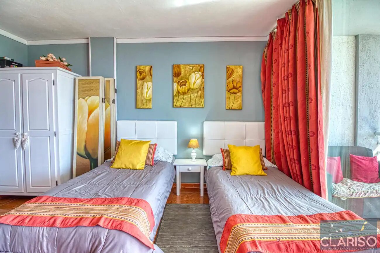 Apartment Sol y Playa: Ferienwohnung mit Meerblick-Balkon und Sofa am Strand in Puerto Naos auf La Palma