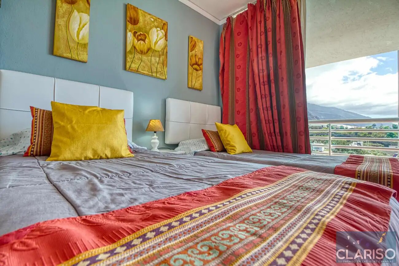 Apartment Sol y Playa: Ferienwohnung mit Meerblick-Balkon und Sofa am Strand in Puerto Naos auf La Palma