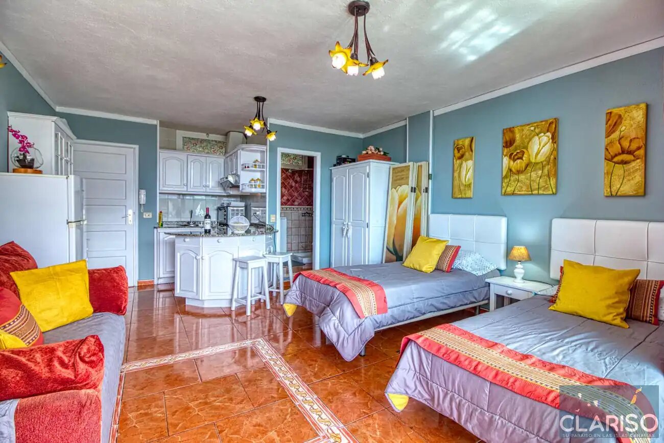 Apartment Sol y Playa: Ferienwohnung mit Meerblick-Balkon und Sofa am Strand in Puerto Naos auf La Palma