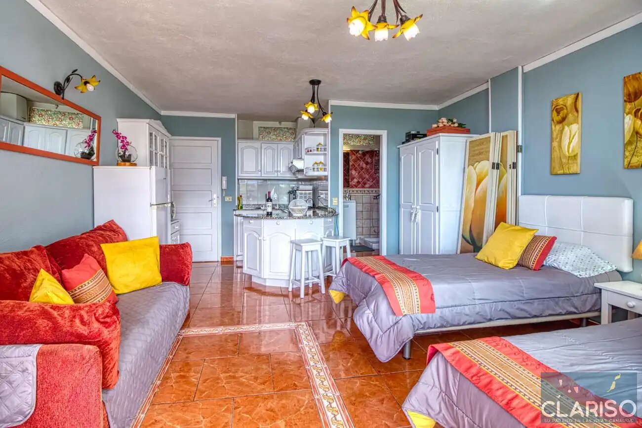 Apartment Sol y Playa: Ferienwohnung mit Meerblick-Balkon und Sofa am Strand in Puerto Naos auf La Palma