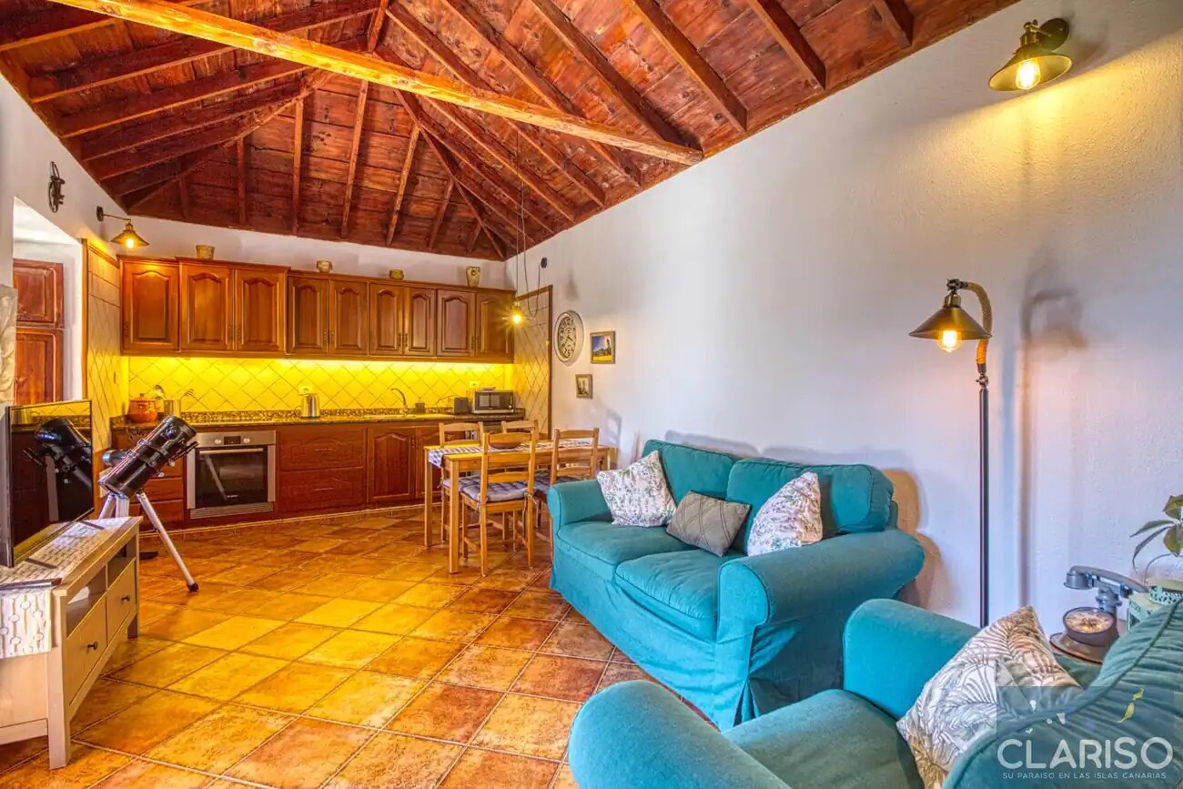 Casa Micaela: Kanarisches Ferienhaus mit Holzdecke und Meerblick in Garafía auf La Palma