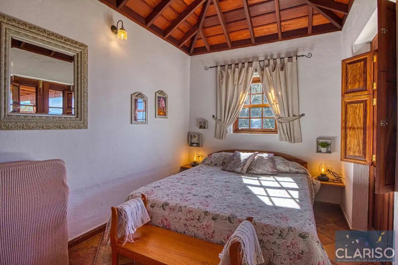 Casa Micaela: Kanarisches Ferienhaus mit Holzdecke und Meerblick in Garafía auf La Palma