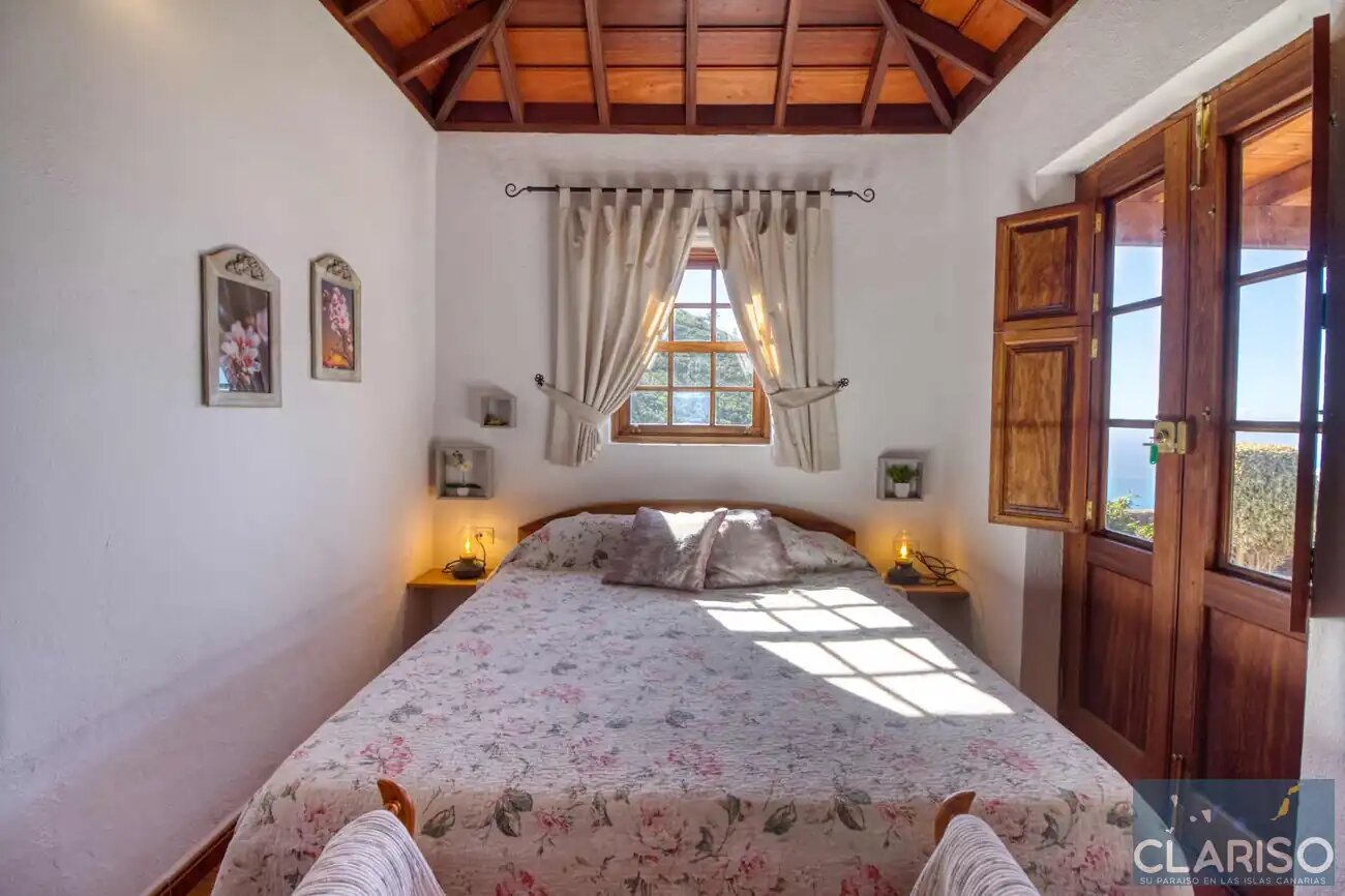 Casa Micaela: Kanarisches Ferienhaus mit Holzdecke und Meerblick in Garafía auf La Palma