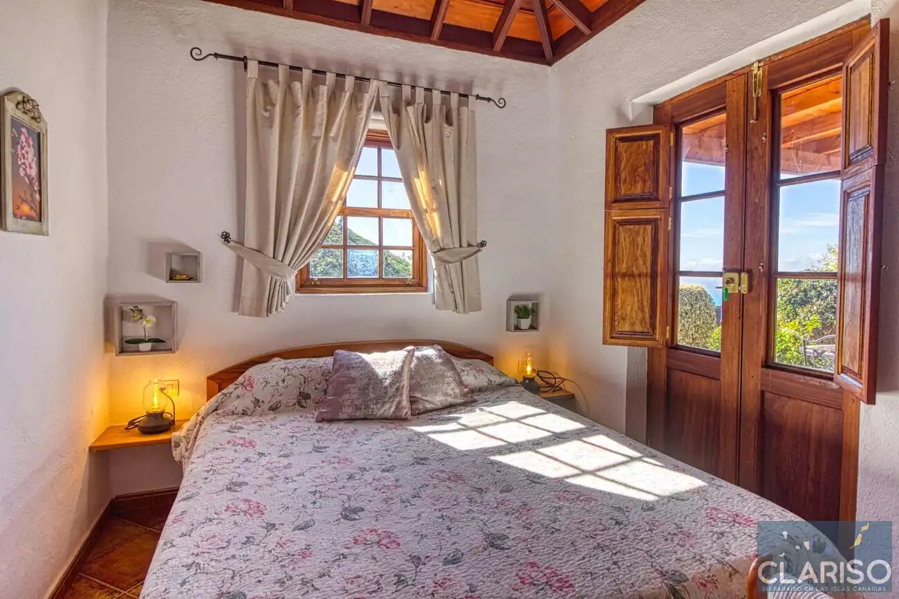Casa Micaela: Kanarisches Ferienhaus mit Holzdecke und Meerblick in Garafía auf La Palma