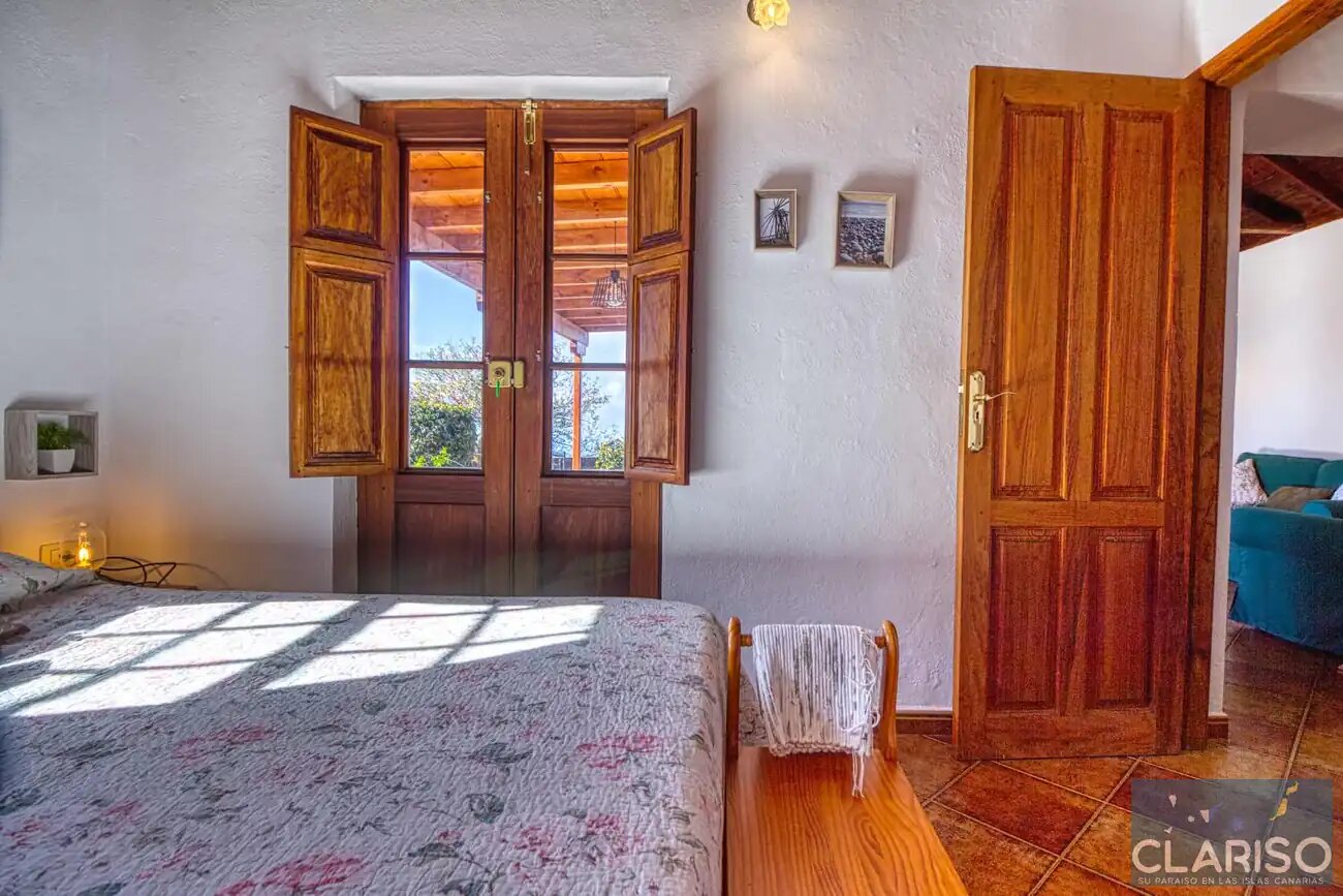 Casa Micaela: Kanarisches Ferienhaus mit Holzdecke und Meerblick in Garafía auf La Palma